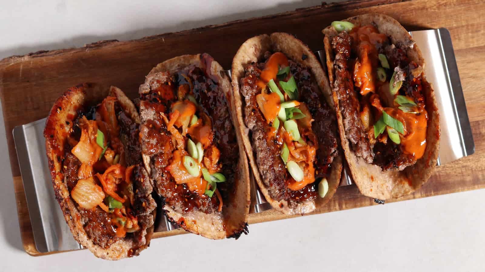 Koreaanse Smasburger Taco's van de Plancha