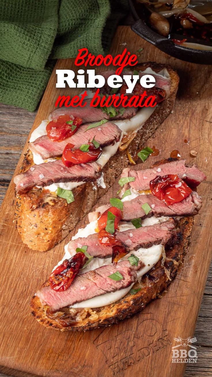Broodje ribeye met burrata gerookte knoflook en sjalot – BBQ-helden | Bbq recepten, Broodje, Lekker eten