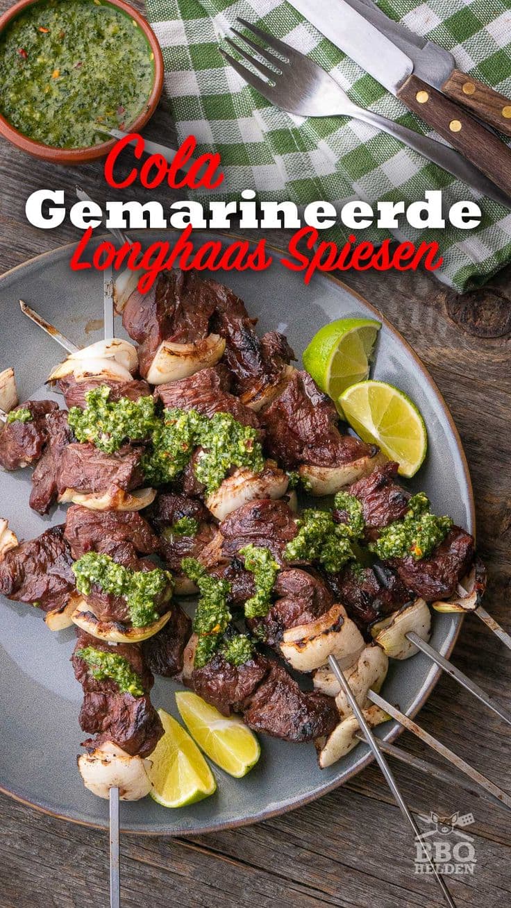 In cola gemarineerde longhaas – BBQ-helden | Beef kebabs, Steak kabobs, Grilled kabob recipes