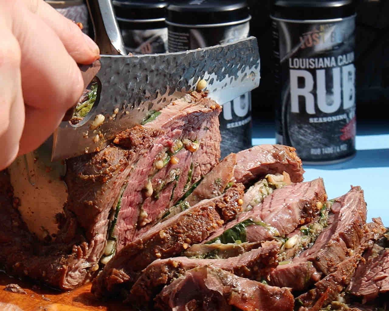 Gevulde bavette roulade met spinazie, pijnboompitten en pesto