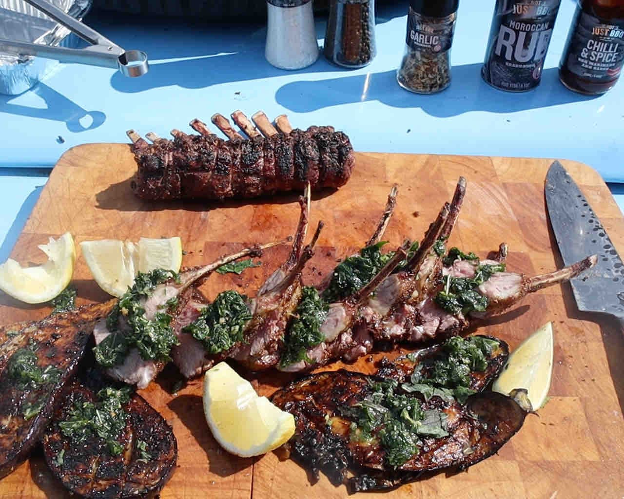 Lamsrack kroon met munt salsa