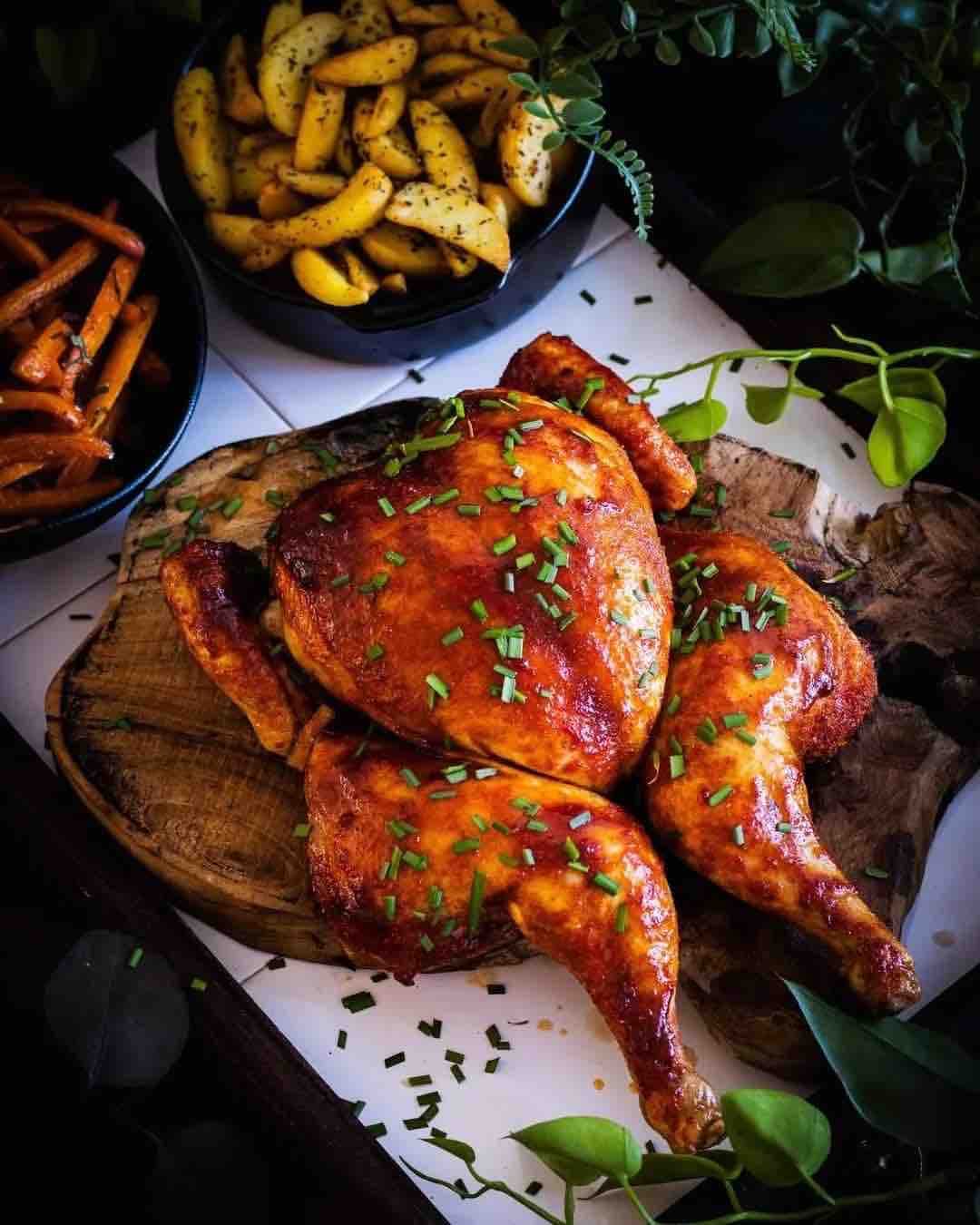 Volledige kip op de BBQ met Adobo Glaze