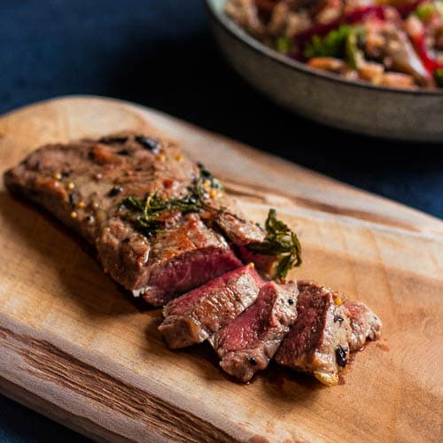 Gepekelde Lamsfilet met saus van sluimererwt en munt